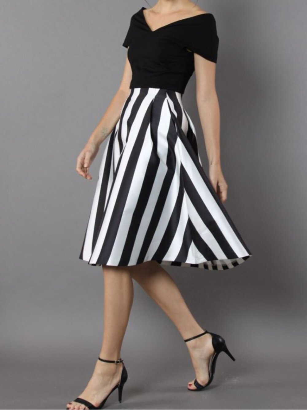 Chicwish - Size M - Chic in Stripes A-line Midi Skirt with Pockets